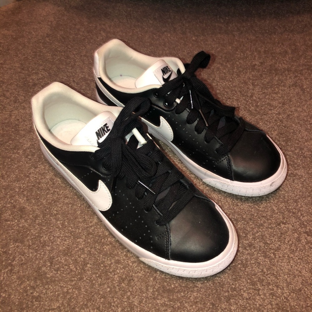 Black & White Nike Court Tours (Women’s 8)